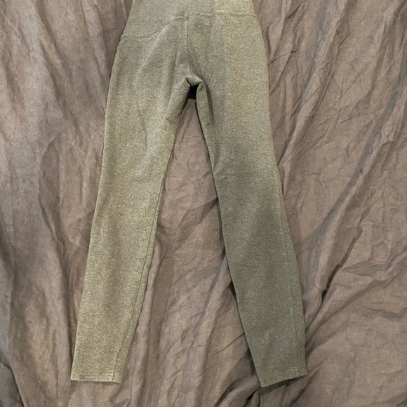 NWOT Grey Thyme Maternity Leggings. Size small. - Picture 2 of 2